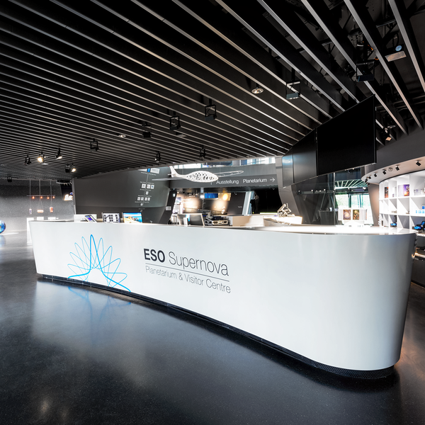 Counter made of solid surface material Avonite® - Photo: Sven Rahm Fotografie