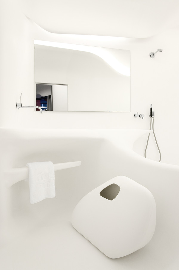 Bathroom made of solid surface material - Photo: diephotodesigner