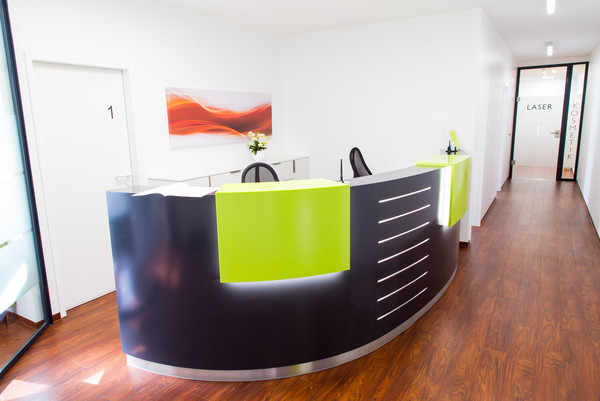 Counter made of solid surface material - Photo: die Einrichter GmbH Augsburg