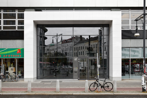 outer facade made of solid surface material - Photo: Andreas Mikutta