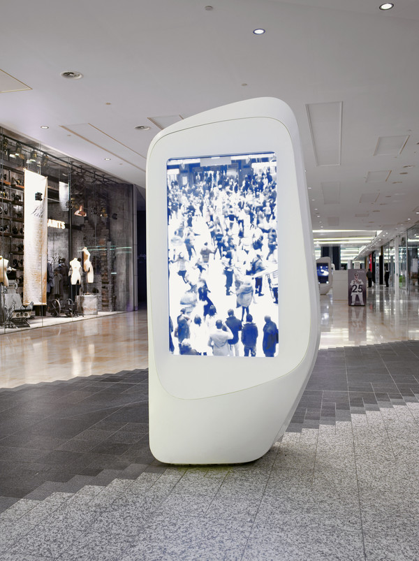 Screen made of Solid Surface Material - Photo: Michael Zim