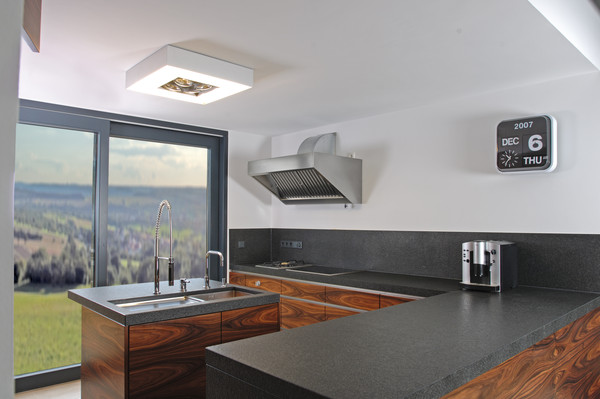 Kitchen worktop and niche back wall made of Natural Stone - Photo: Magna Naturstein GmbH